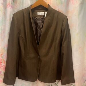 Brown Tailored Blazer with Structured Shoulders